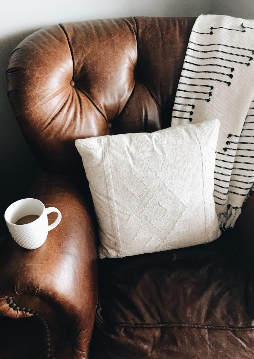 right-therapist-fit-vancouver-counselling-sofa right-therapist-fit-vancouver-counselling-sofa